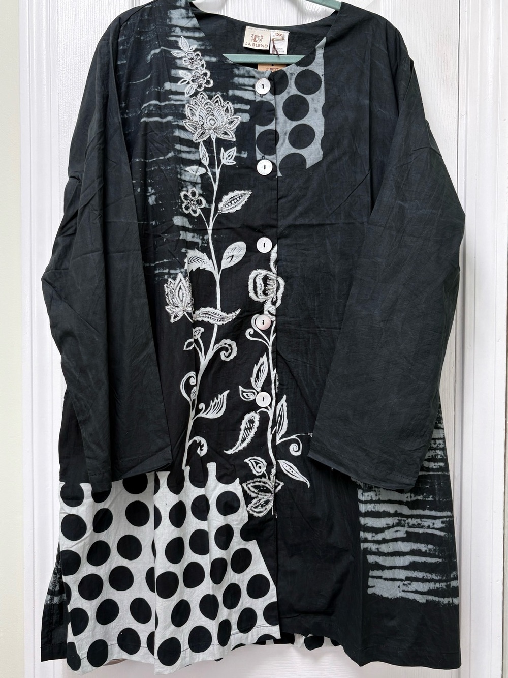 Black & White Embroidered Button-Front Tunic from the Brand LA Blend